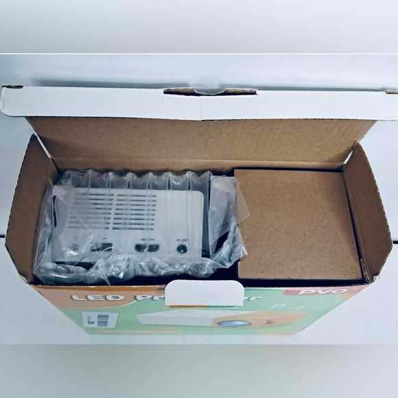 PVO LED MINI Projector YG 300 Pro Screen Projector Home Theater New Open Box - Picture 3 of 4